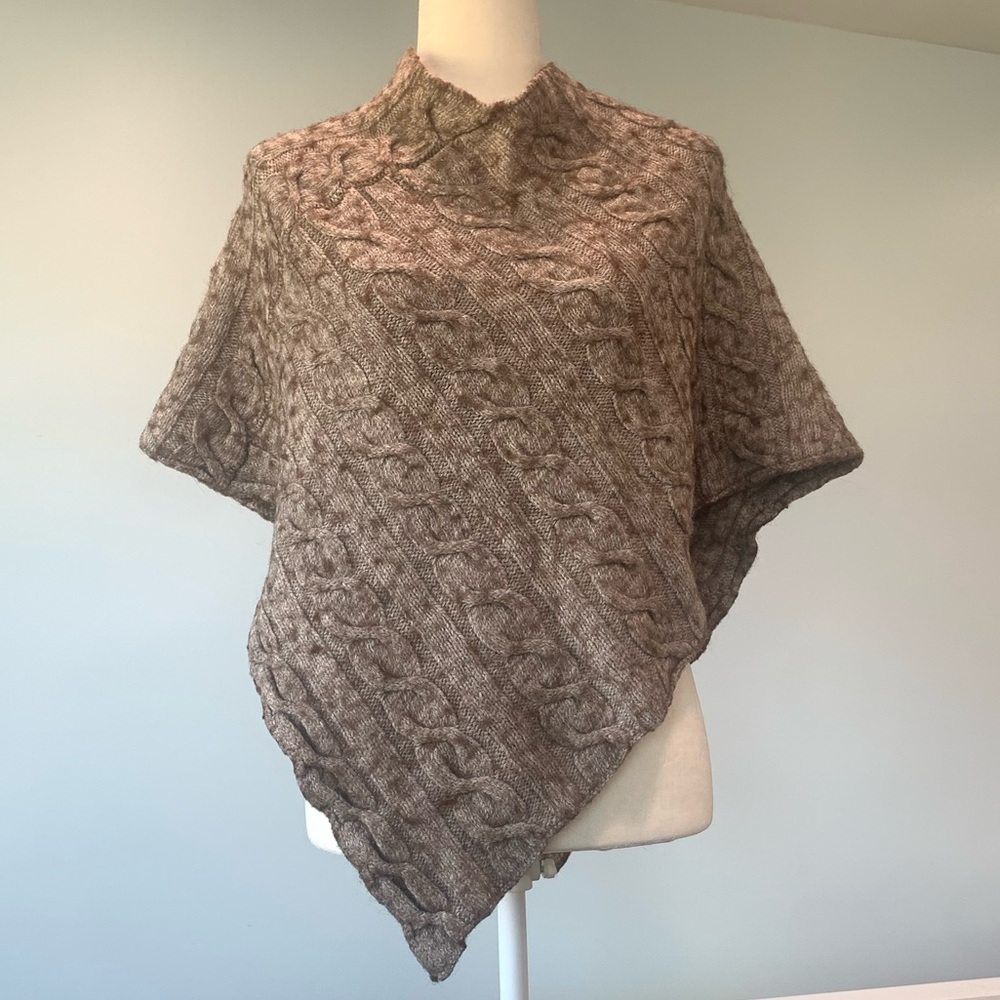 Iperico Wool Poncho